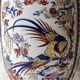 Vase balustre motifs paons/floraux style imari, signé y.p. derevua