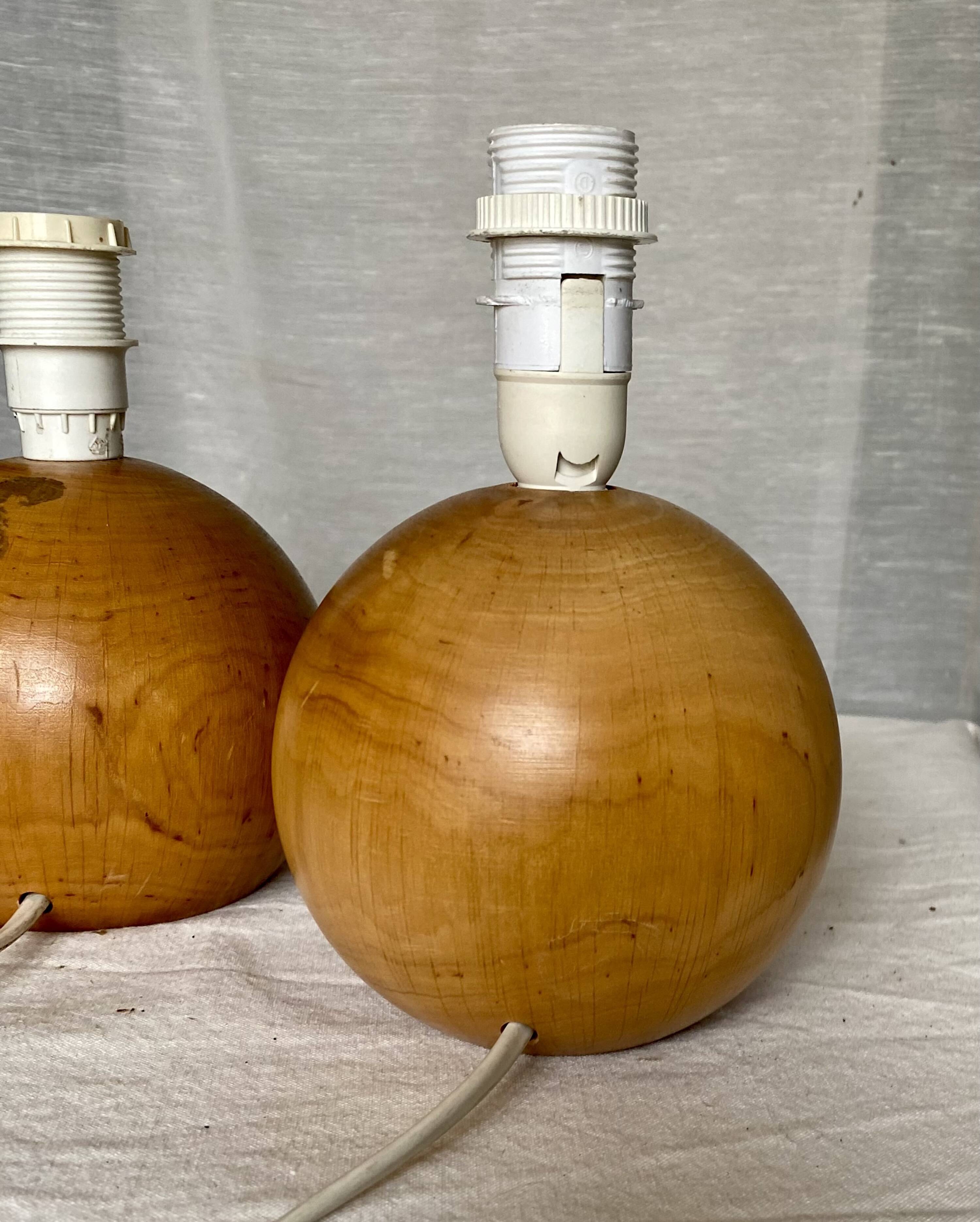 Paire de lampes de chevet boules bois tourné vintage 1970