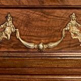 Commode en noyer Régence poignées aux chinois XVIIIe siècle