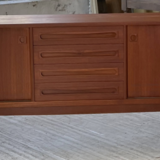 Teak row Johannes Andersen Samcom