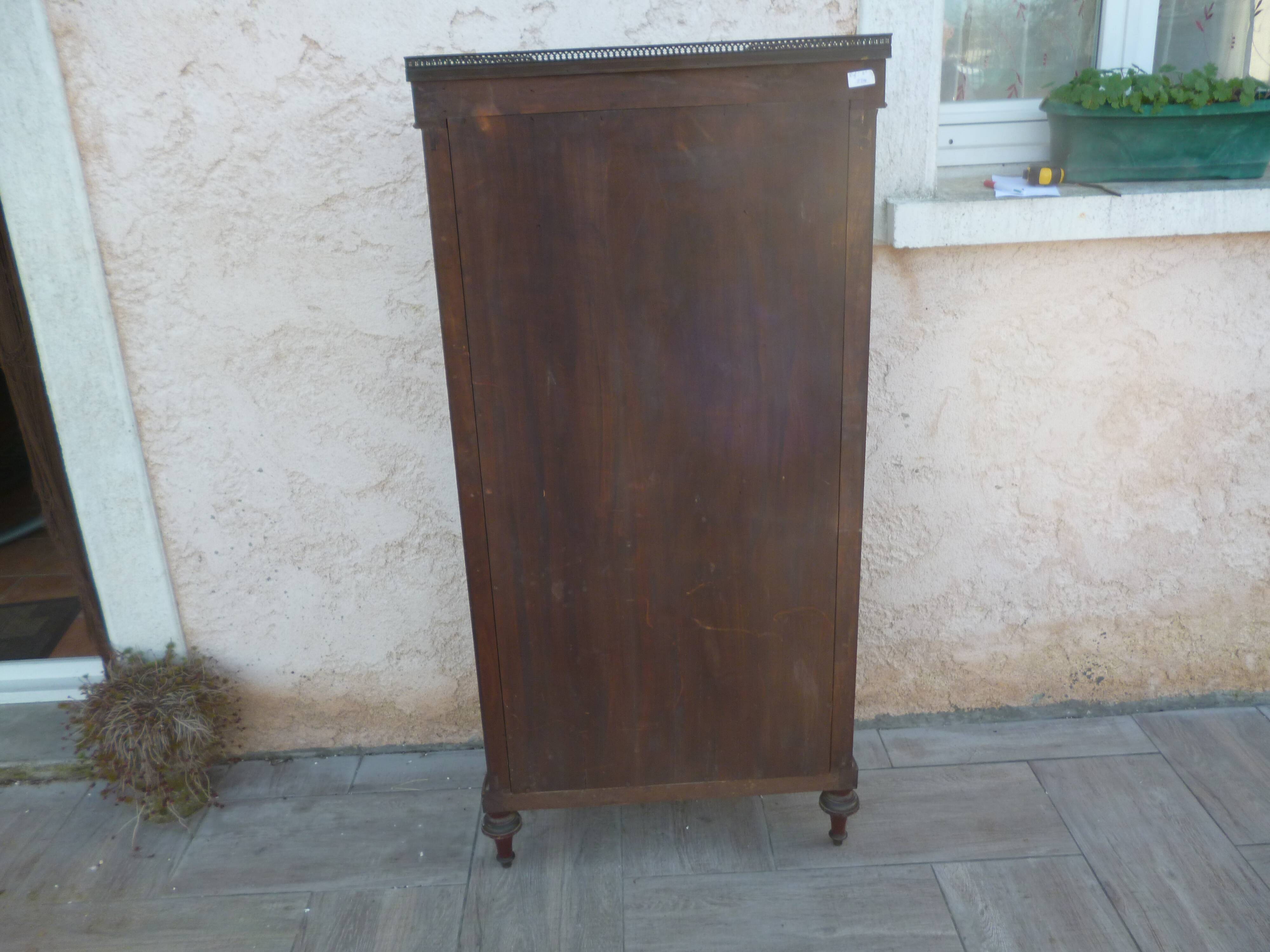 Showcase curved style louis xv