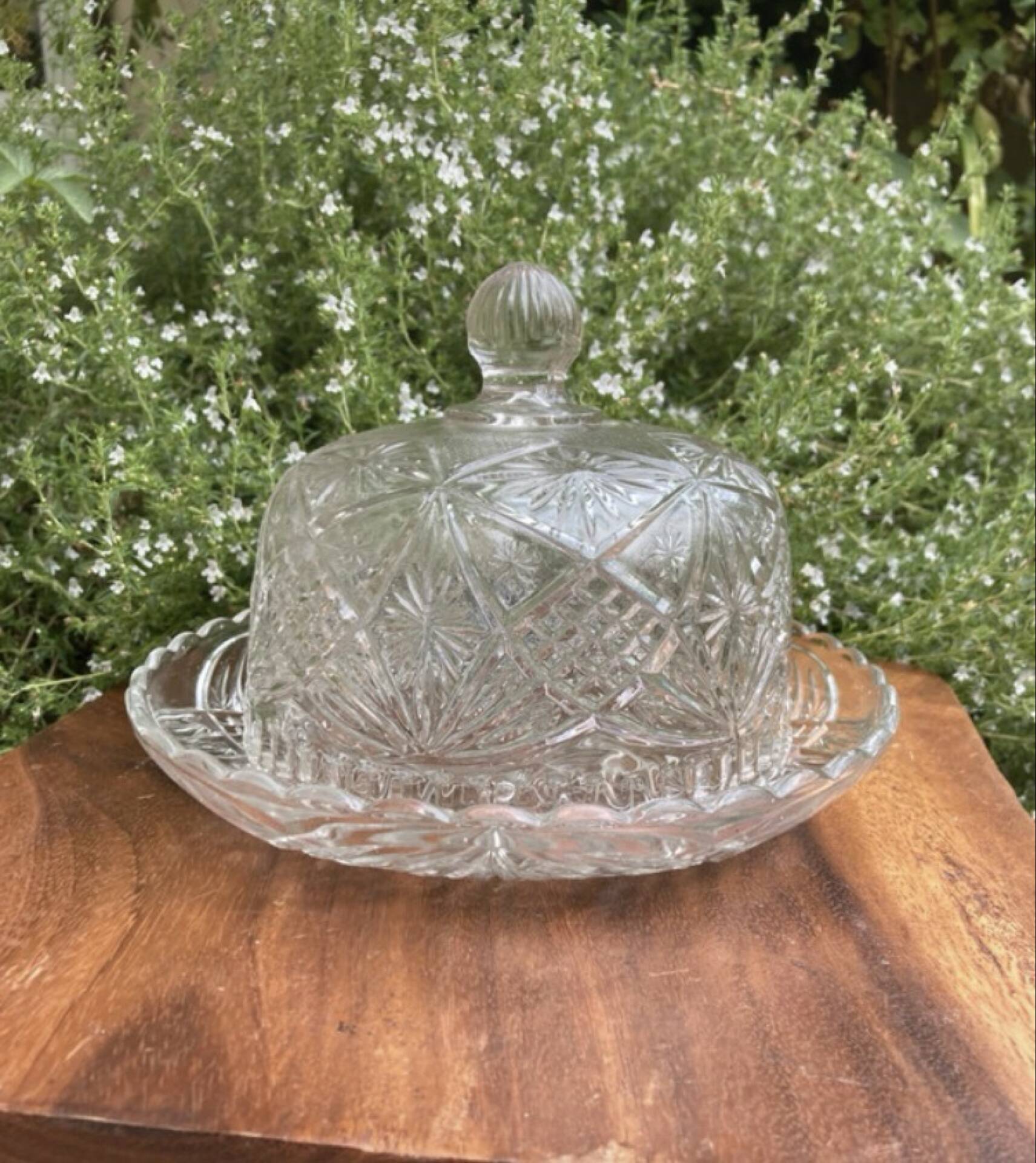 Pressed and moulded glass cheese dome