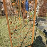 Garden arch in wrought iron with leaves