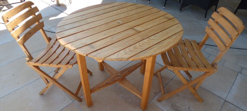Table et 2 chaises pliantes de jardin en bois naturel