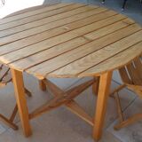 Table and 2 folding garden chairs in natural wood