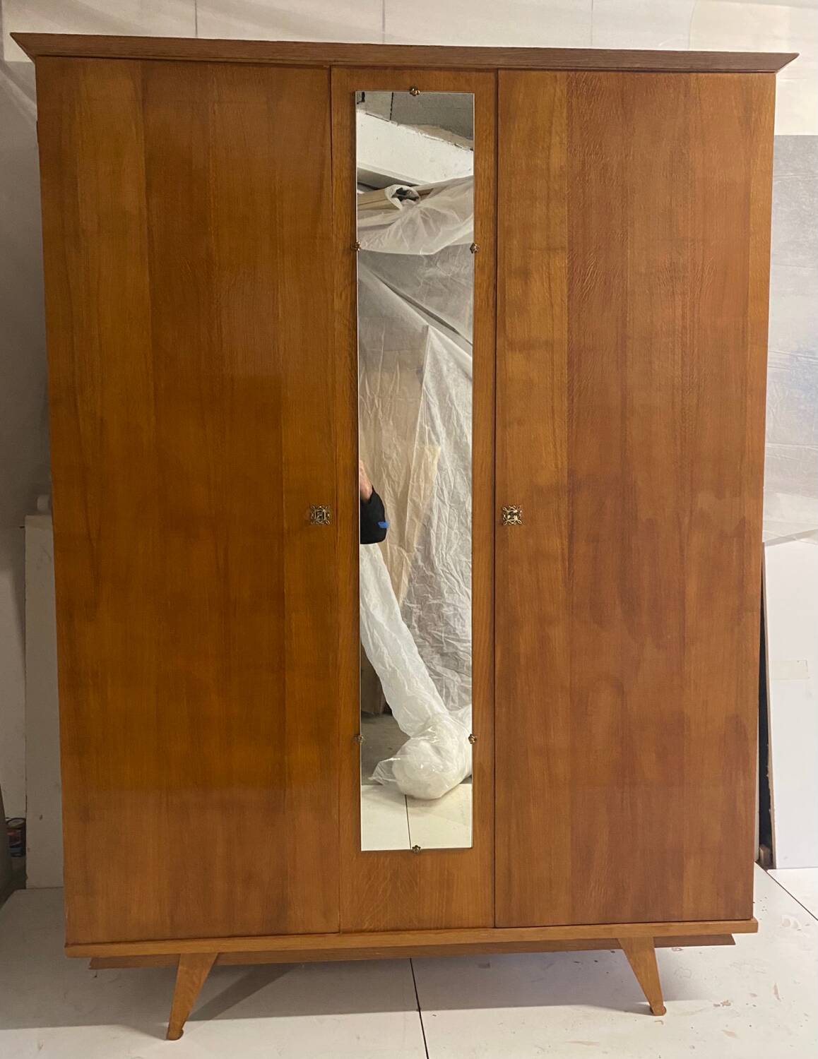 Armoire vintage pieds compas