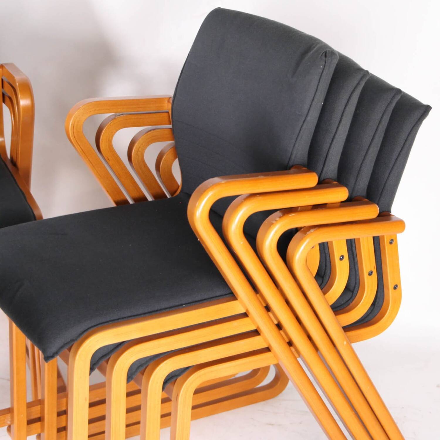 Suite de 8 chaises bois et tissu