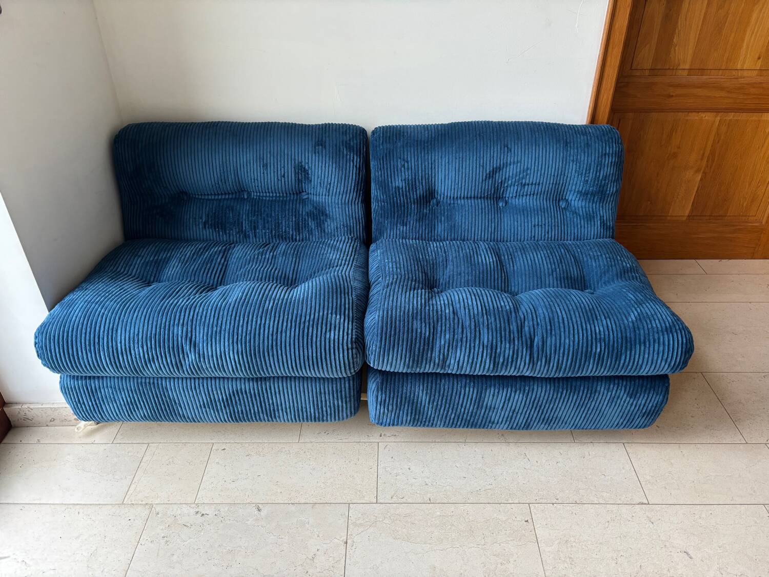 Paire de fauteuils / chauffeuses amanta par mario bellini