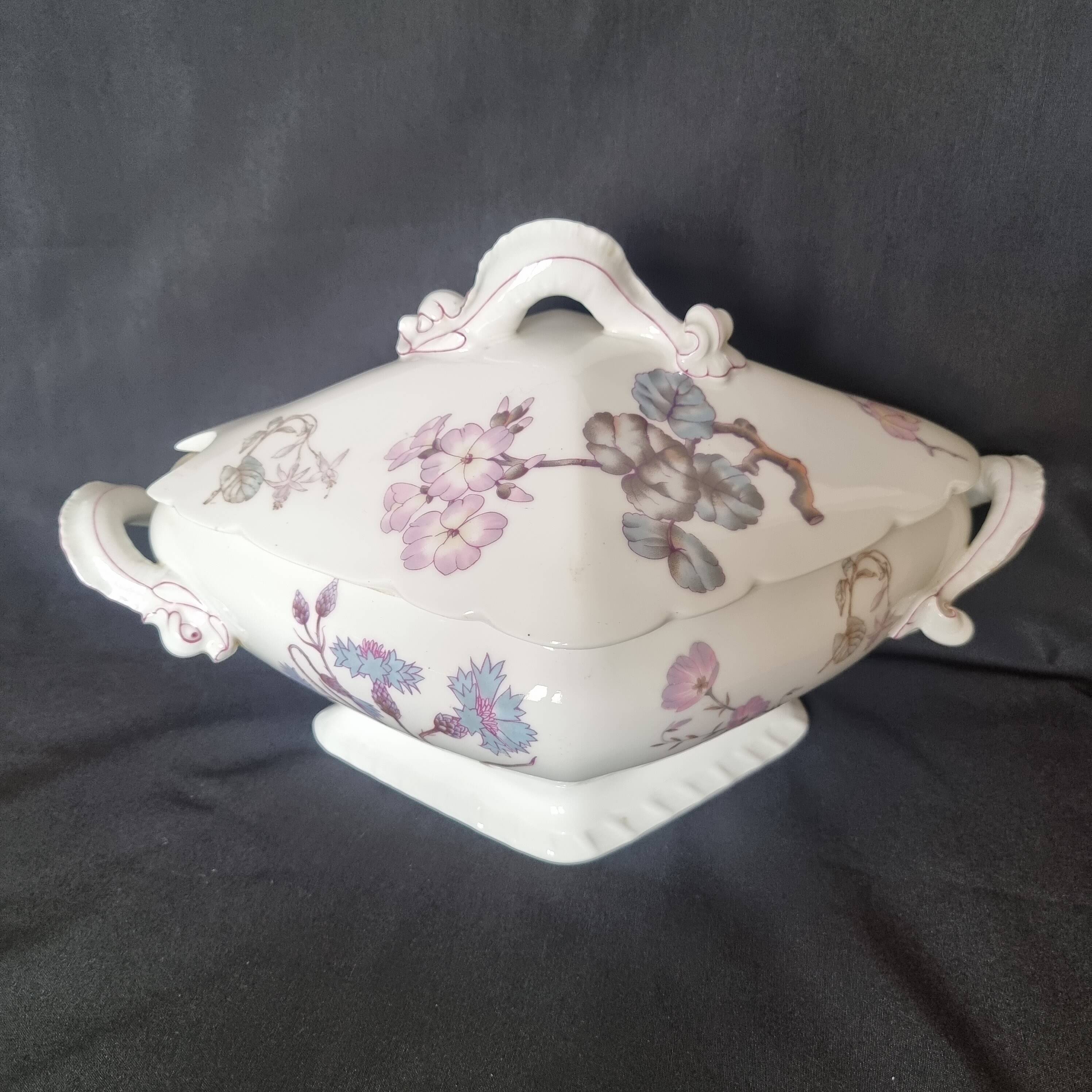 Antique porcelain tureen "Vieux Paris", 19th century, with shaped handles