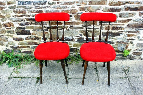 Paire de chaise moumoute rouge année 70