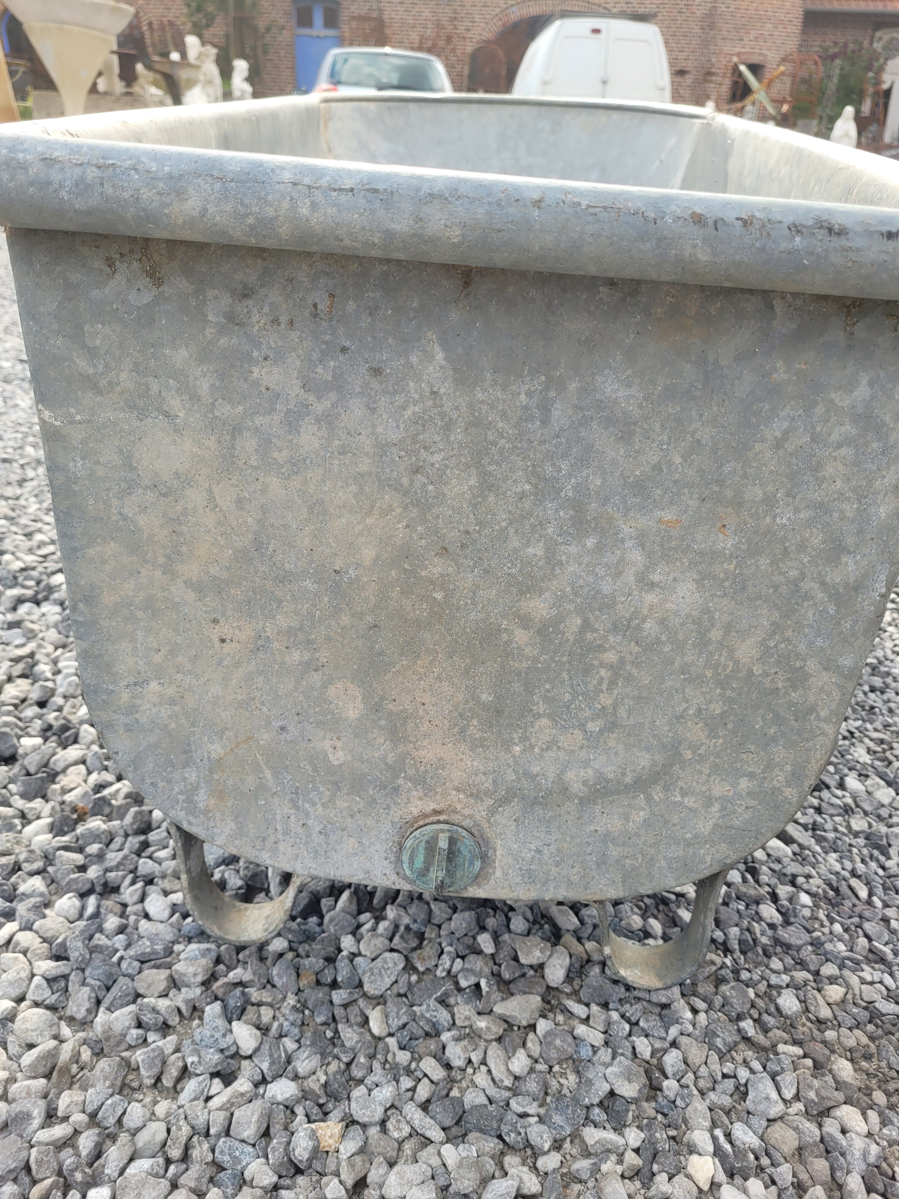 Baignoire en zinc ancienne
