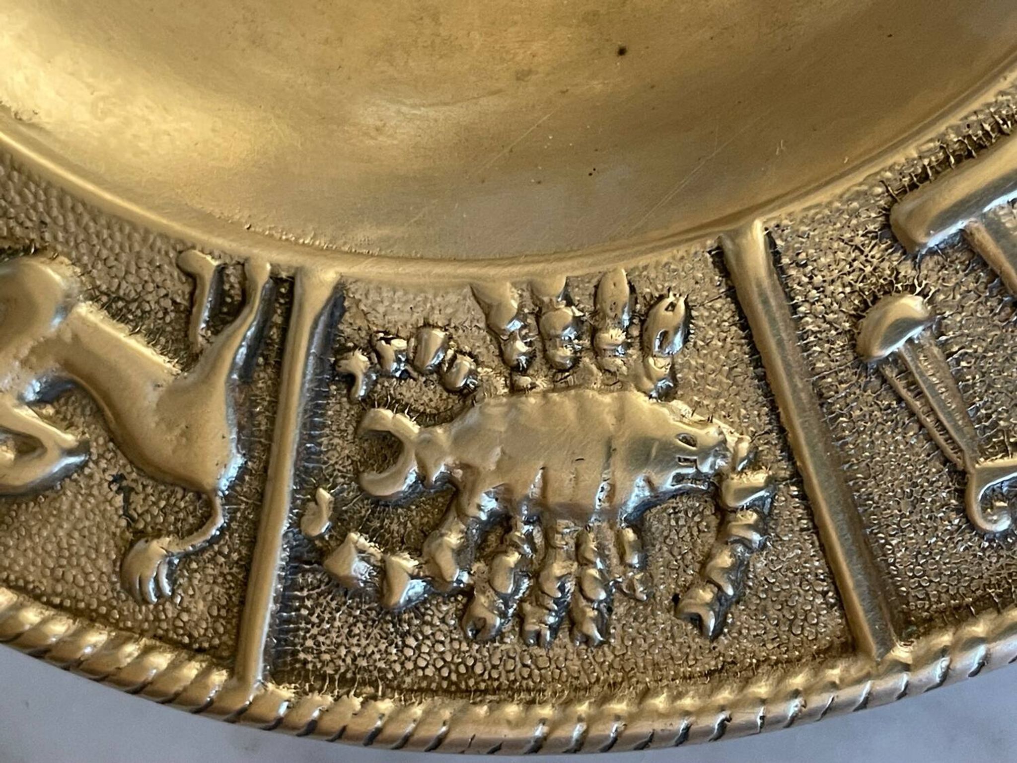 Cendrier horoscope en bronze doré vintage