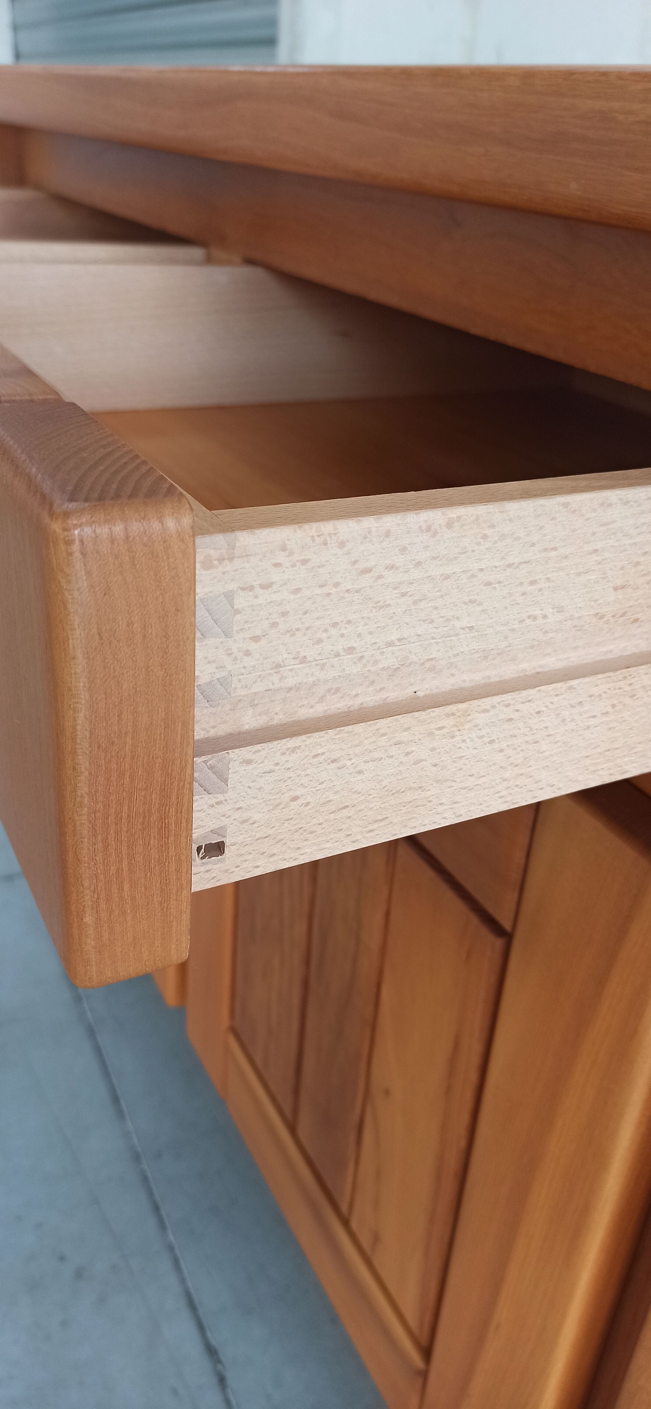 Elm sideboard Maison Regain, 80's