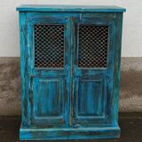 Armoire en bois ancien avec portes avec grille