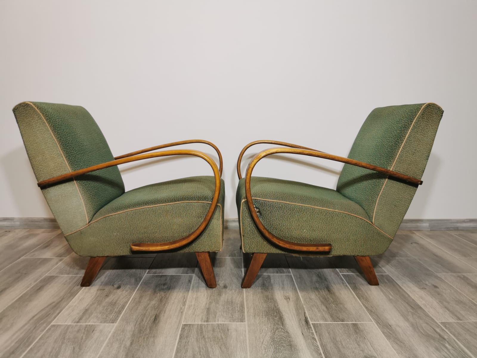 Fauteuils par Jindřich Halabala