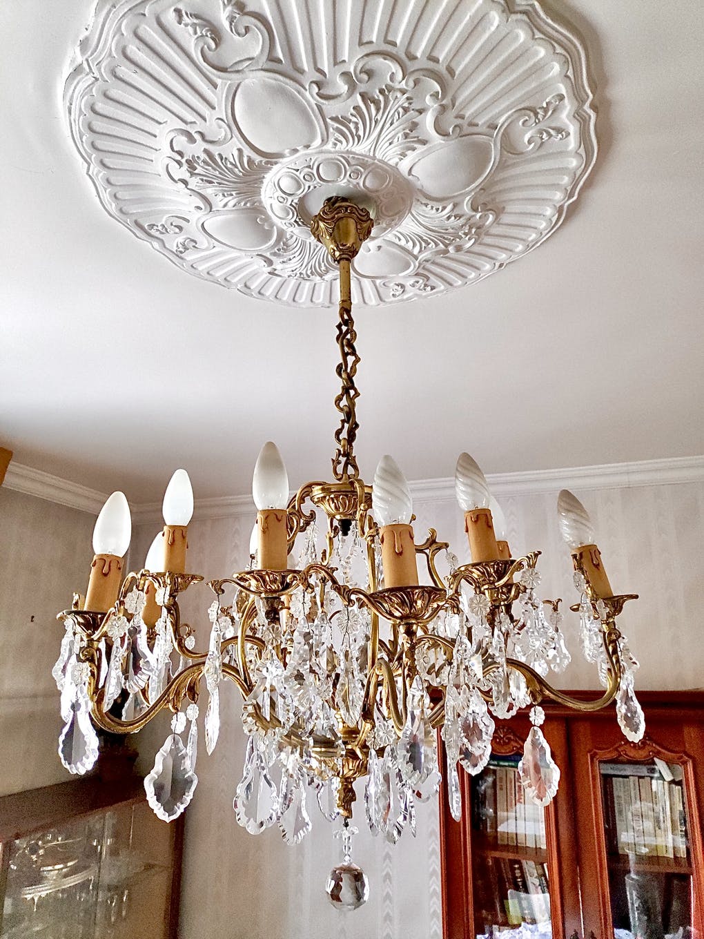 Lustre en bronze à pampilles en cristal ancien