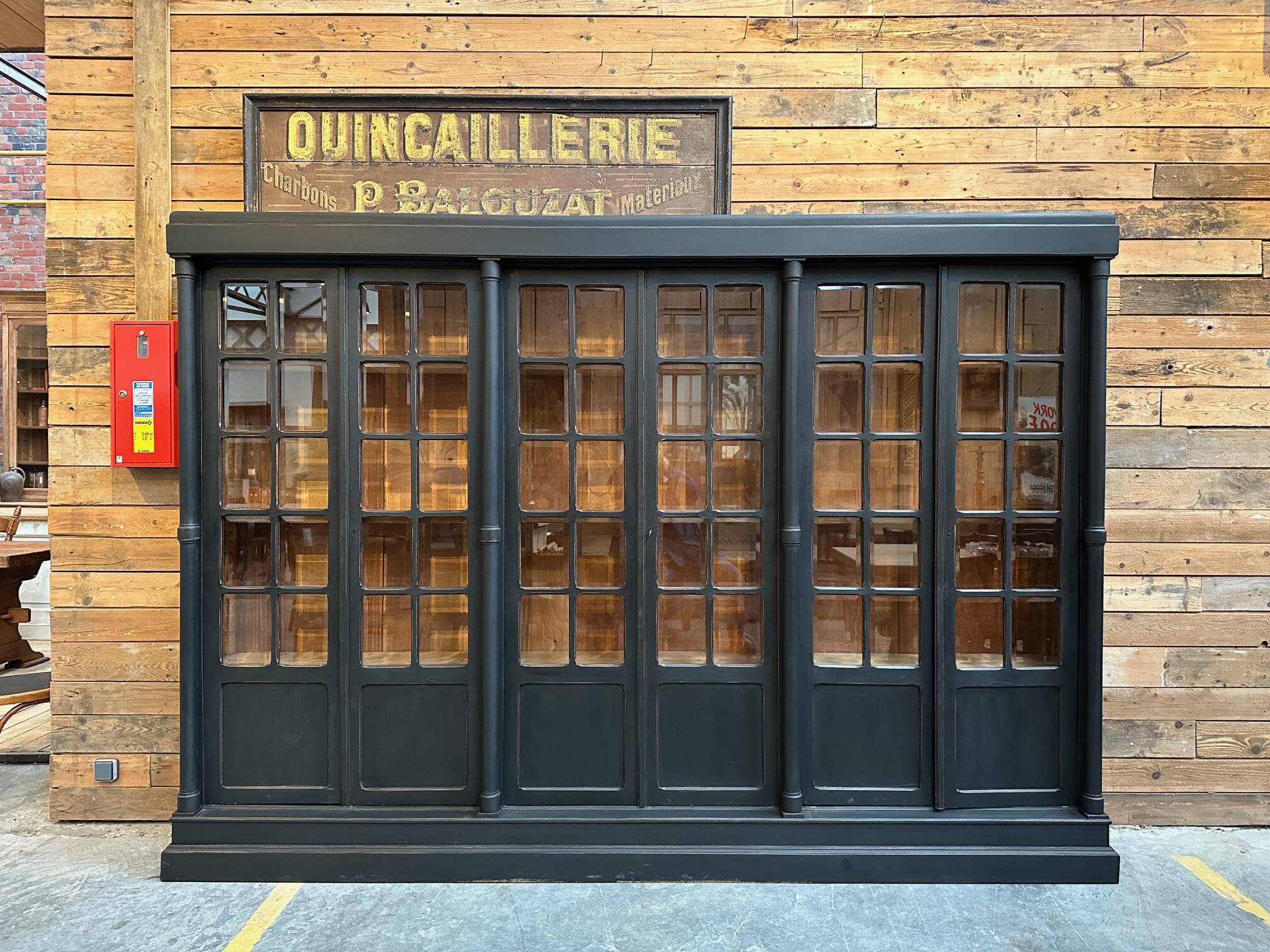 Immense vitrine de magasin début XXème