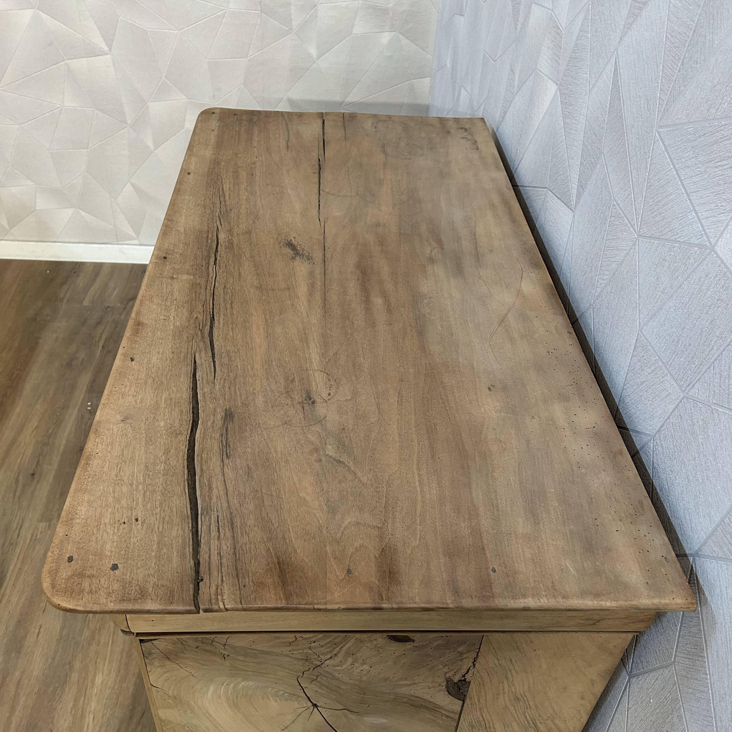 Louis Philippe chest of drawers with 4 airbrushed drawers