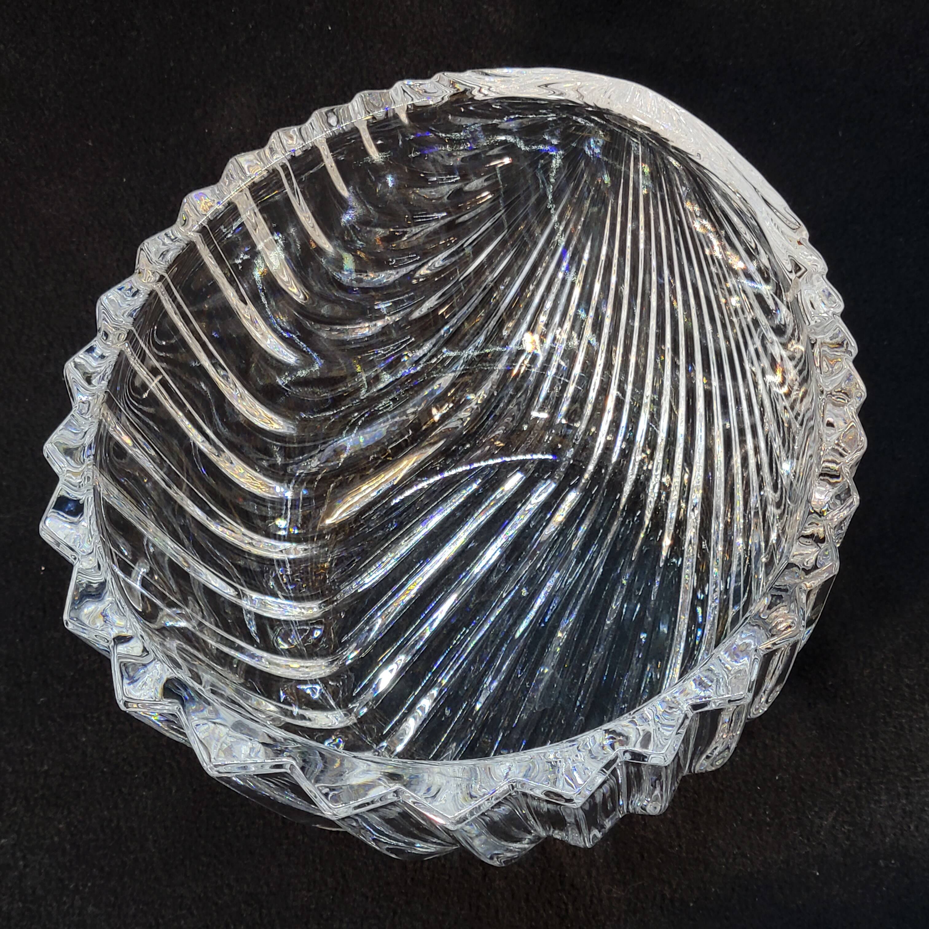 Covered box in villeroy and boch crystal shell shape vintage