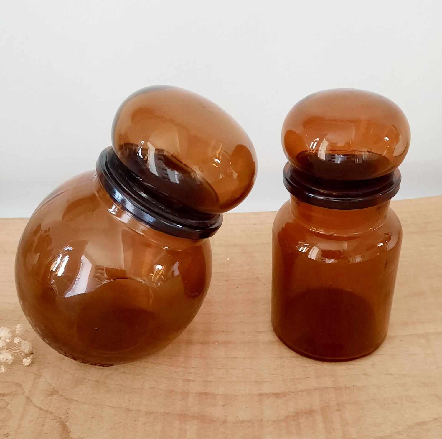 Pots en verre ambré