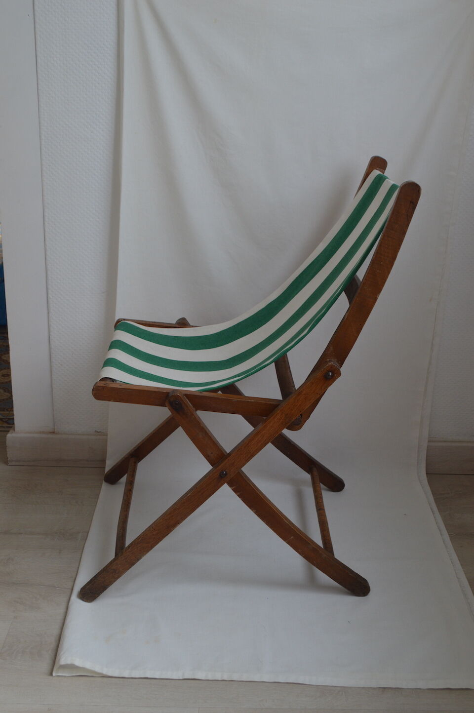 Vintage folding lounge chair
