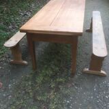 Table ferme rallonges deux bancs