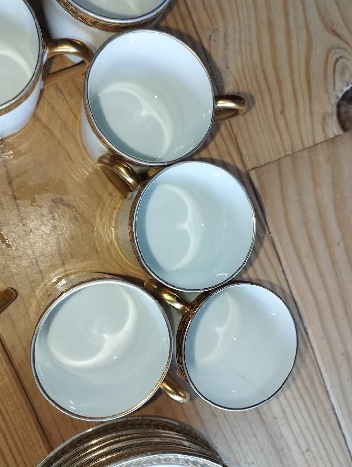 Coffee service for 6 people in Limoges porcelain by Robert Haviland, 1930.