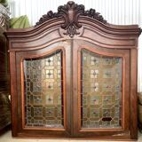 Haut de buffet avec portes en vitrail ancien