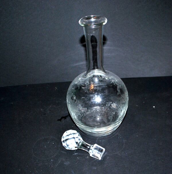 Carafe ancienne Saint-Louis à décor de rocaille et fleurs gravé à l’acide H32cm