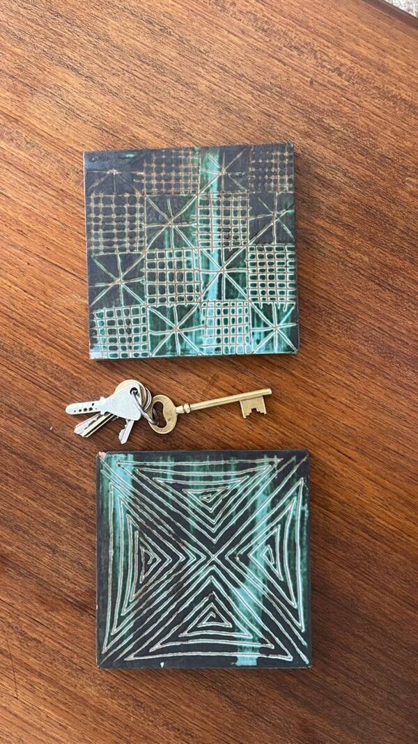 Paire de dessous de plat de Robert Picault en céramique motifs géométriques