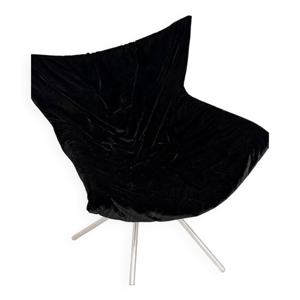 Fauteuil lounge pivotant vintage en velours noir, forme papillon sculpturale