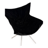Fauteuil lounge pivotant vintage en velours noir, forme papillon sculpturale