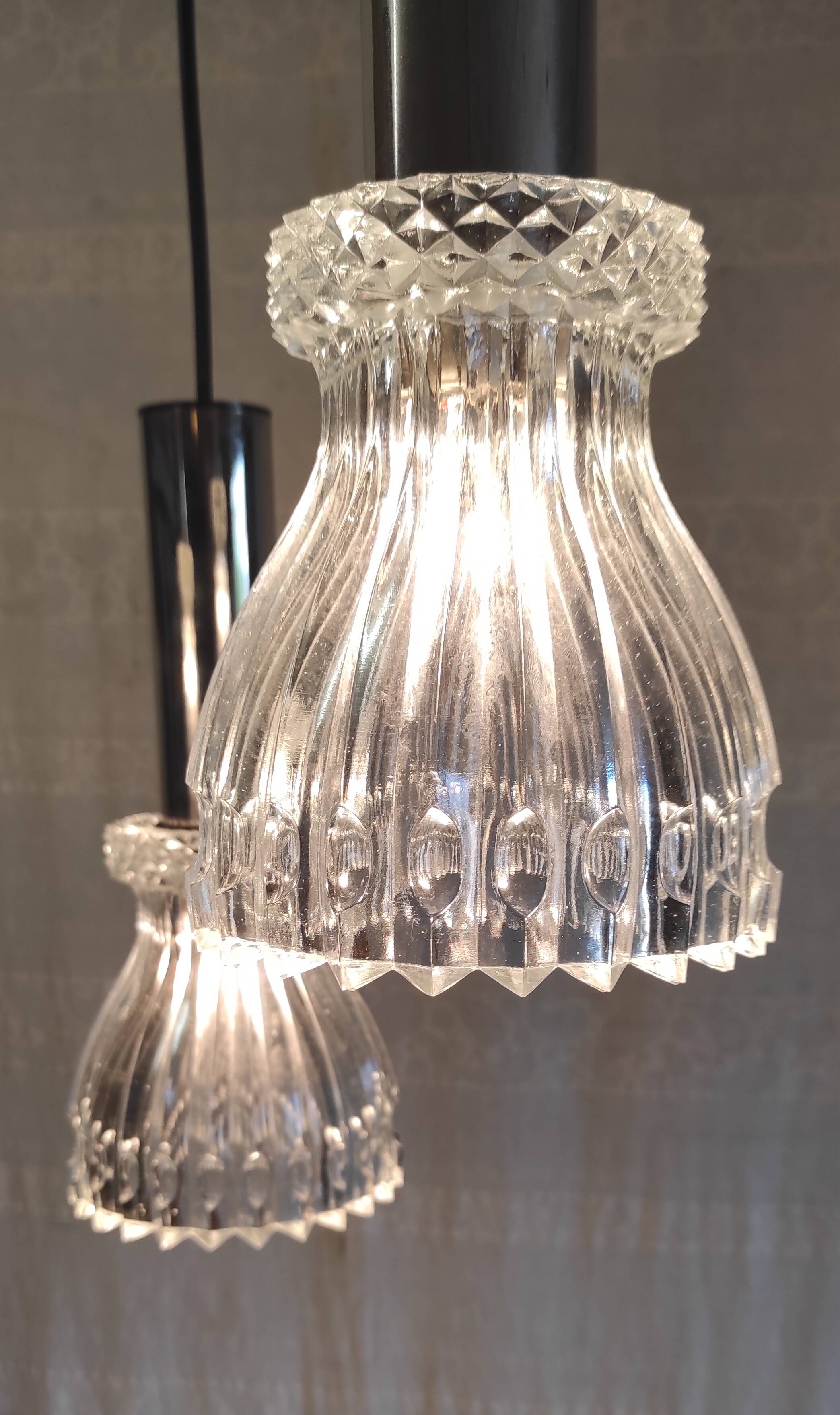 Suspension cascade 3 lights in chrome metal and crystal - mid 20th century.