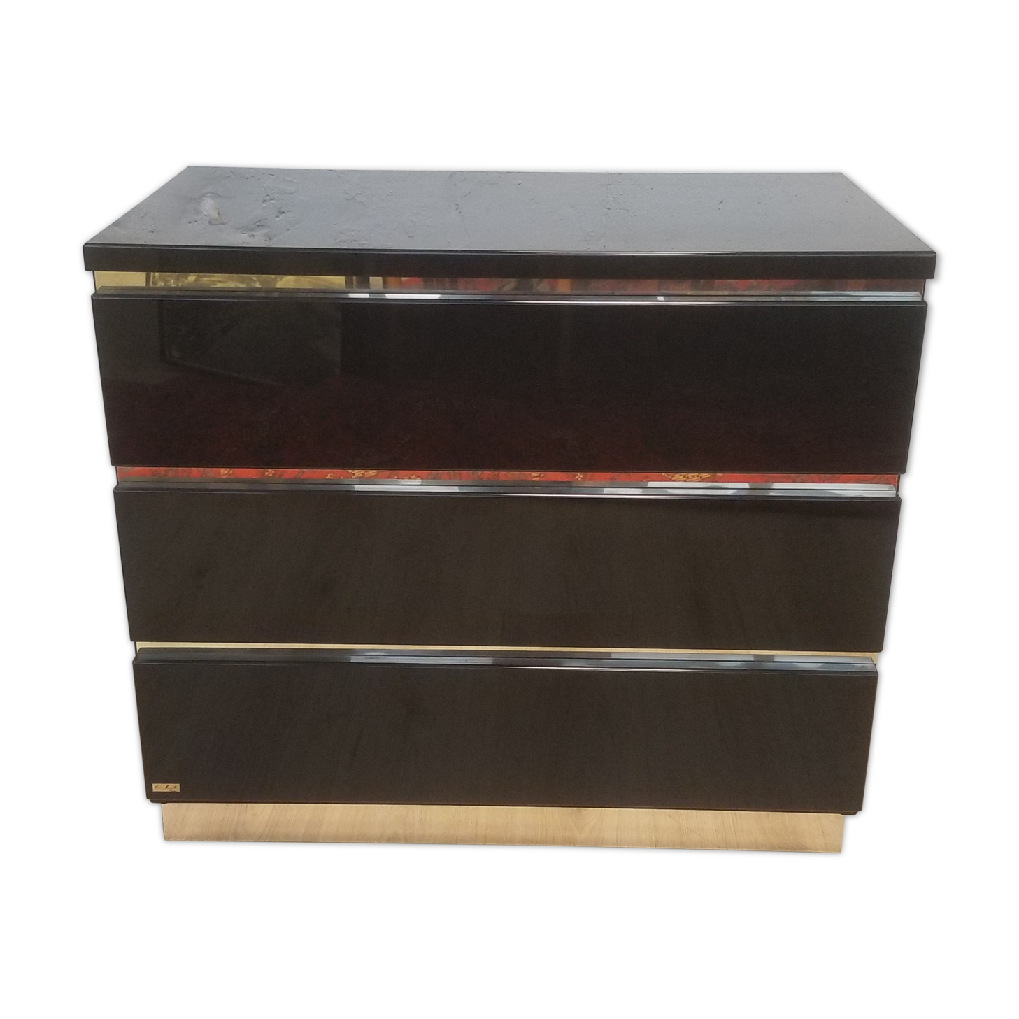 Eric Maville dresser