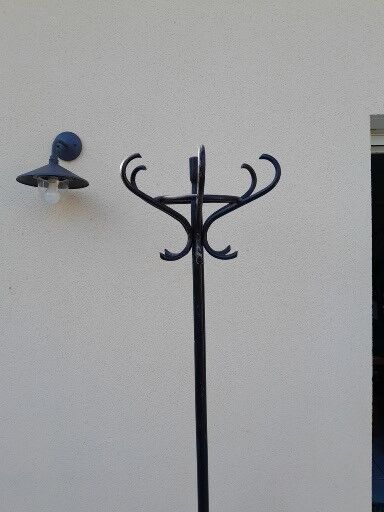 Coat rack parrot bistro