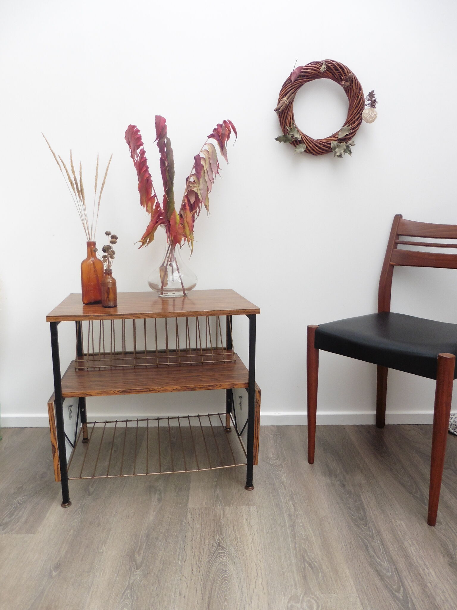 Expandable side table