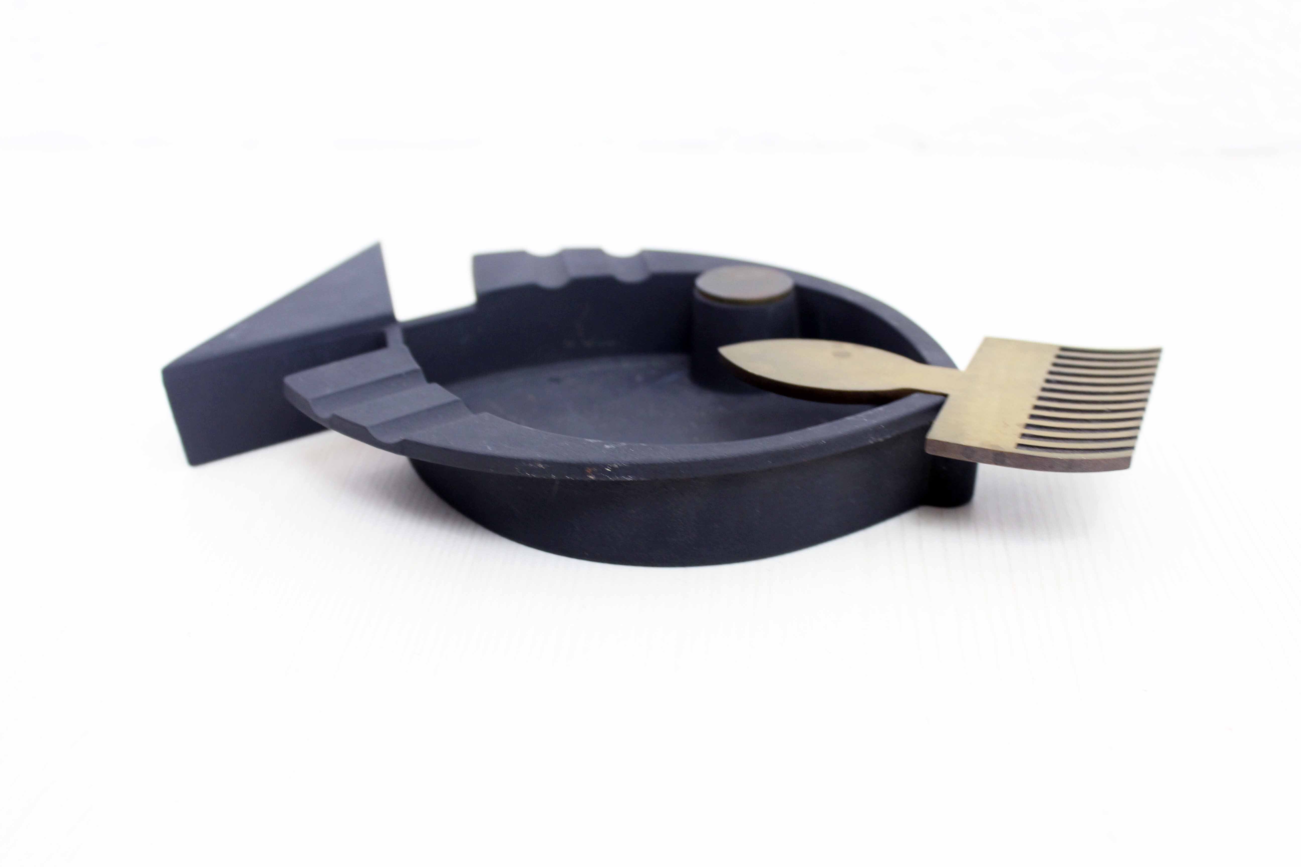 Metal "fish" ashtray