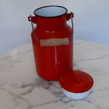 Pot à lait émaillée rouge