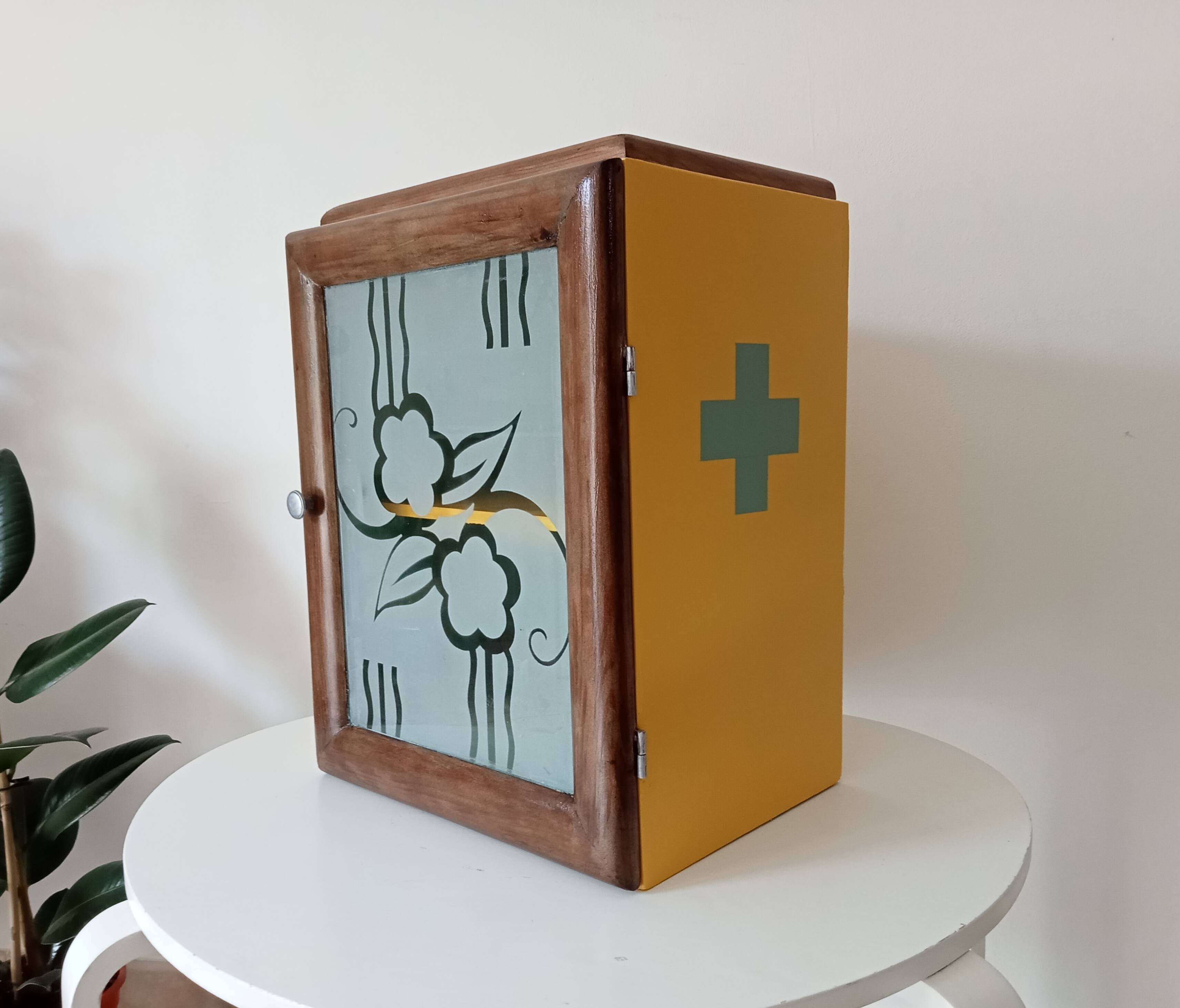 Vintage medicine cabinet 50s/60s