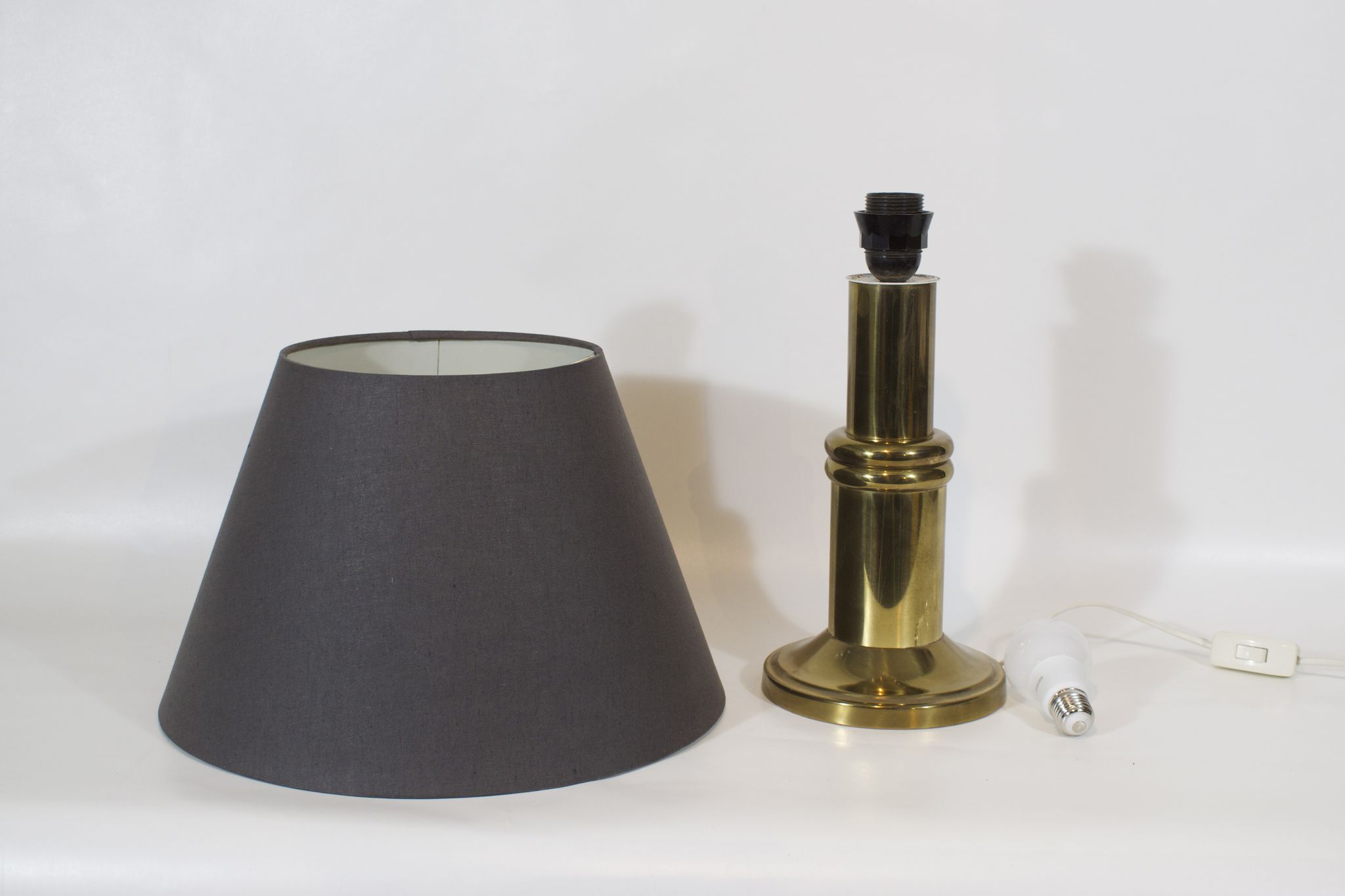 Lampe de table vintage en laiton