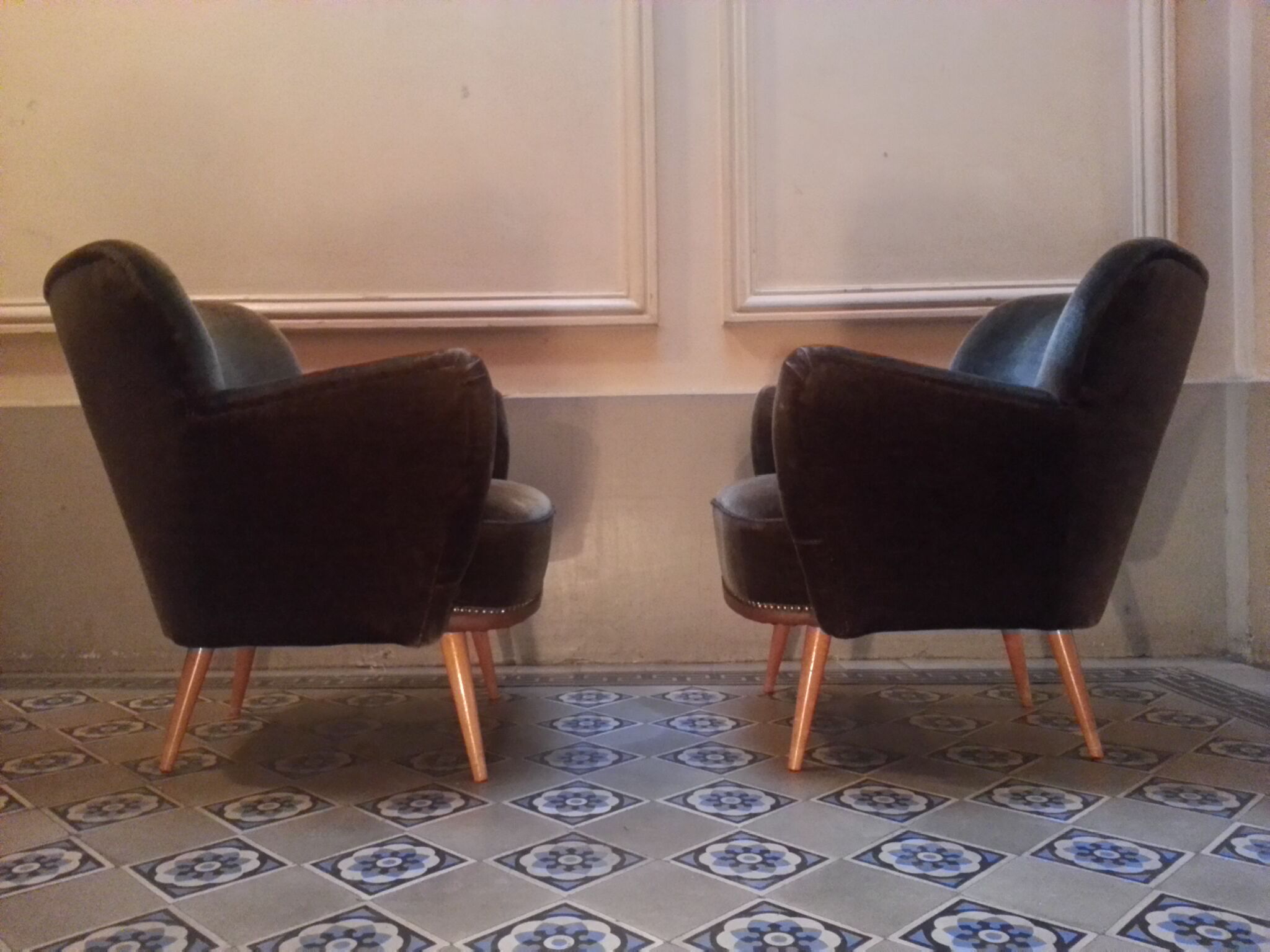 1 cute little round Chair 50 years