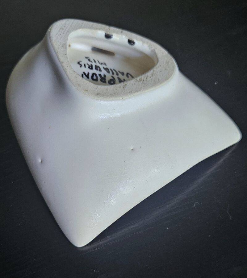 CAPRON - Small Trilobed Cup with Blue Tulip Decor M13