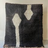 Ancient Berber rug in ecru and black violet, 100% pure virgin wool.
