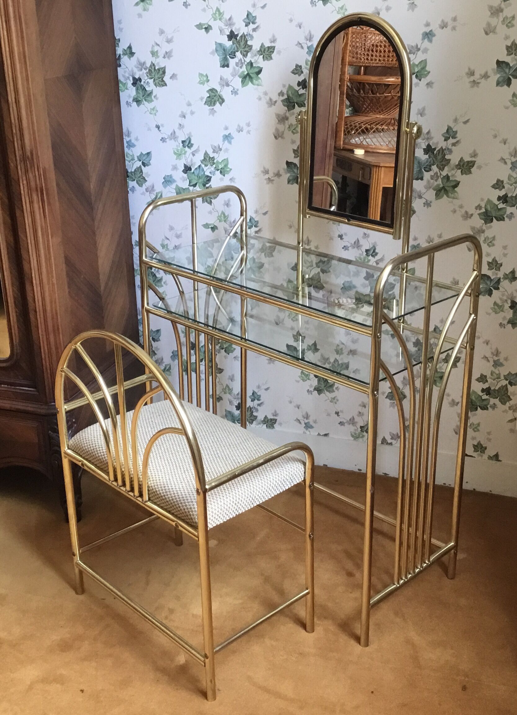 Hairdresser gold metal