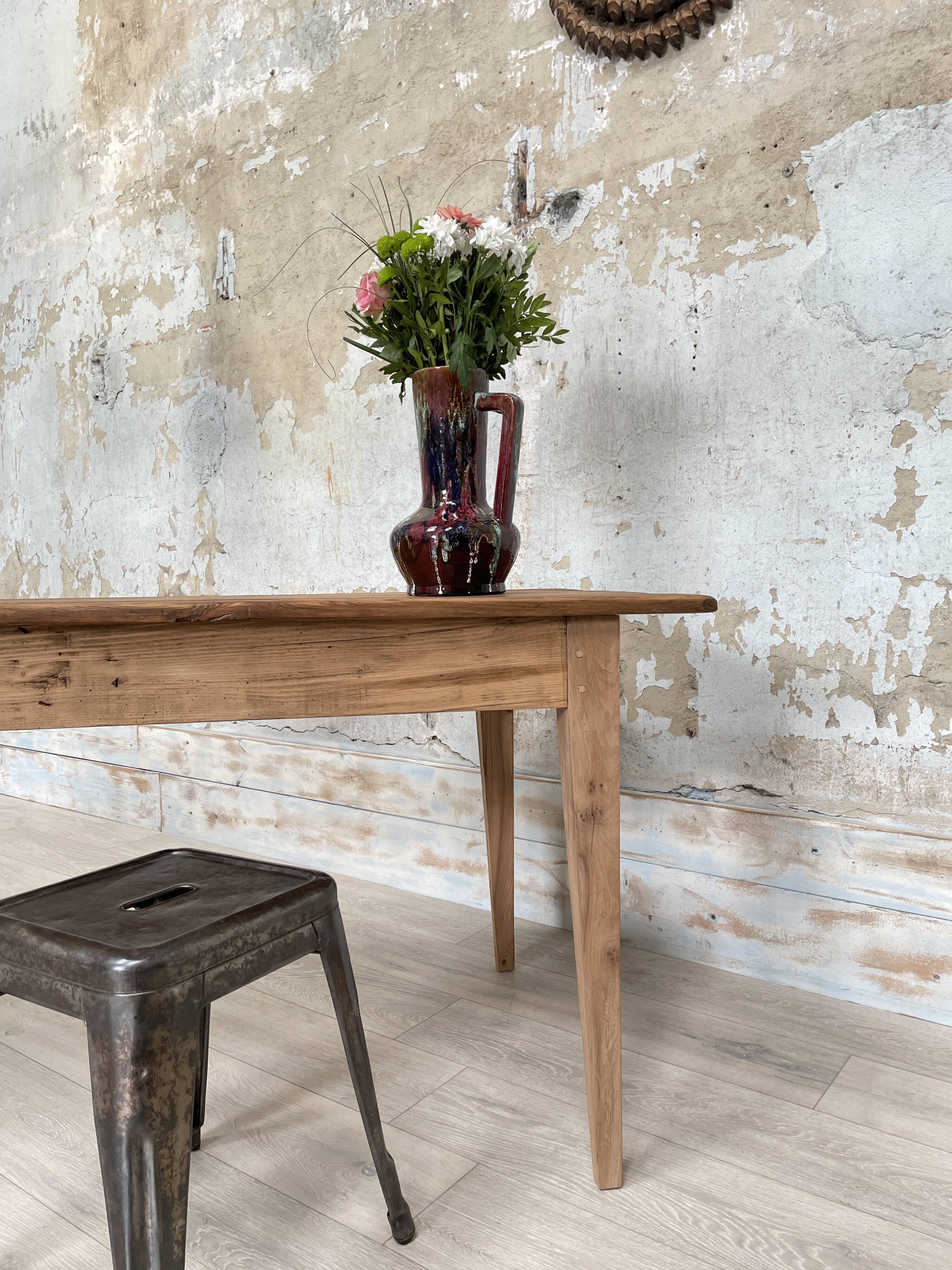Table de ferme vintage en bois brut