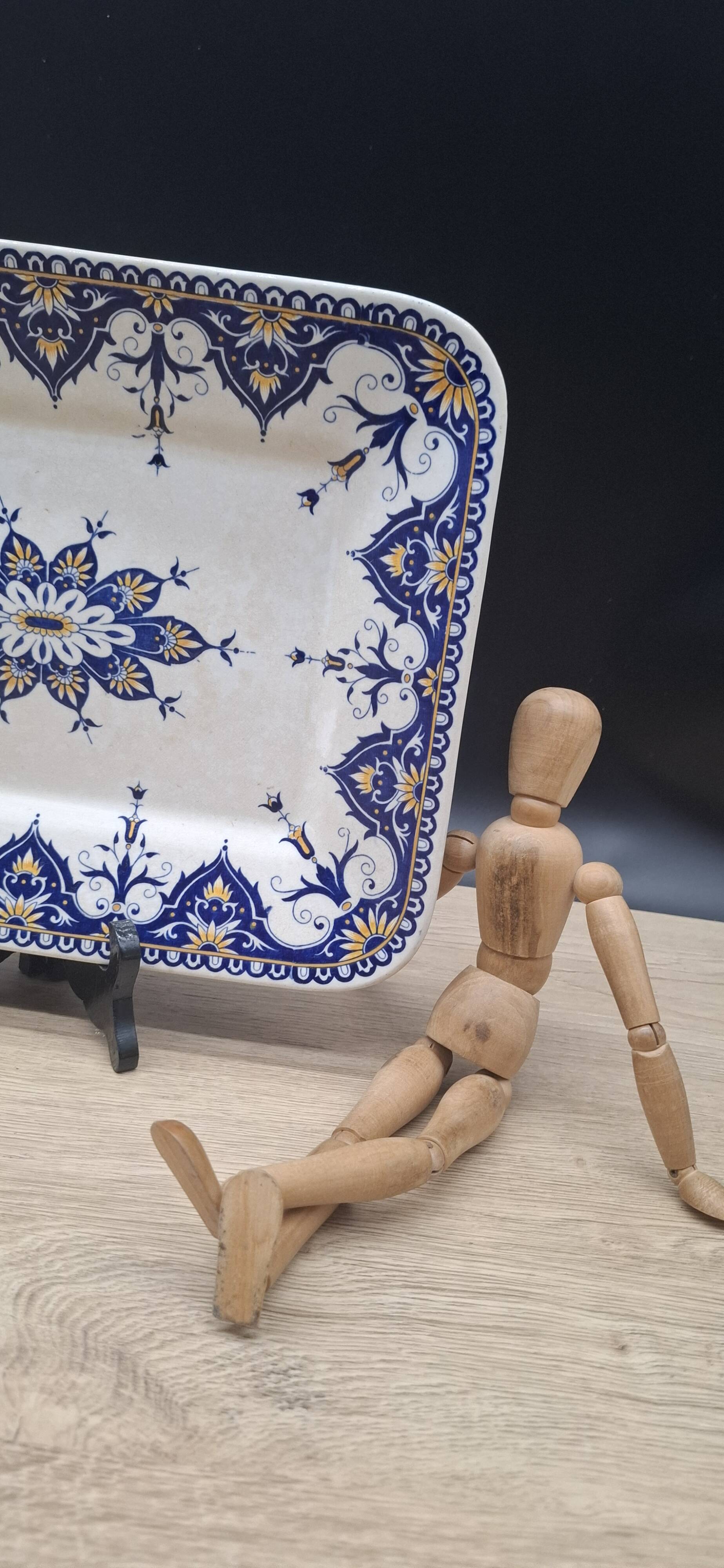 Antique Sarreguemines earthenware dish, Cluny model, 19th century