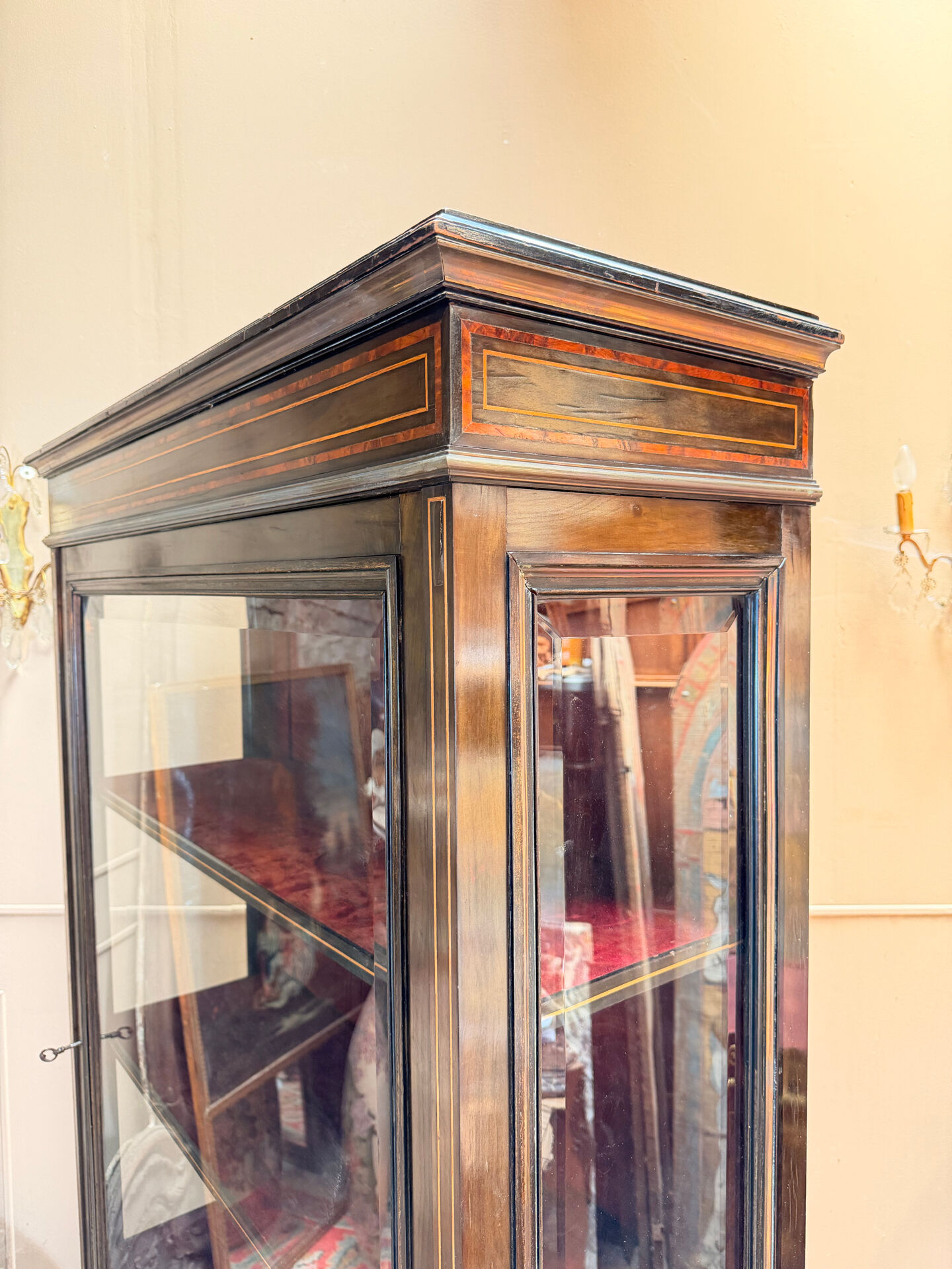 VITRINE DE PRÉSENTATION EN BOIS NOIRCI DE STYLE LOUIS XVI XIX EME SIÈC