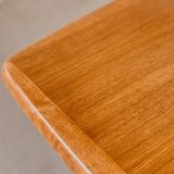 Scandinavian dining table with double extension