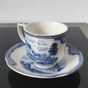 Lot de tasses et soucoupes vintage