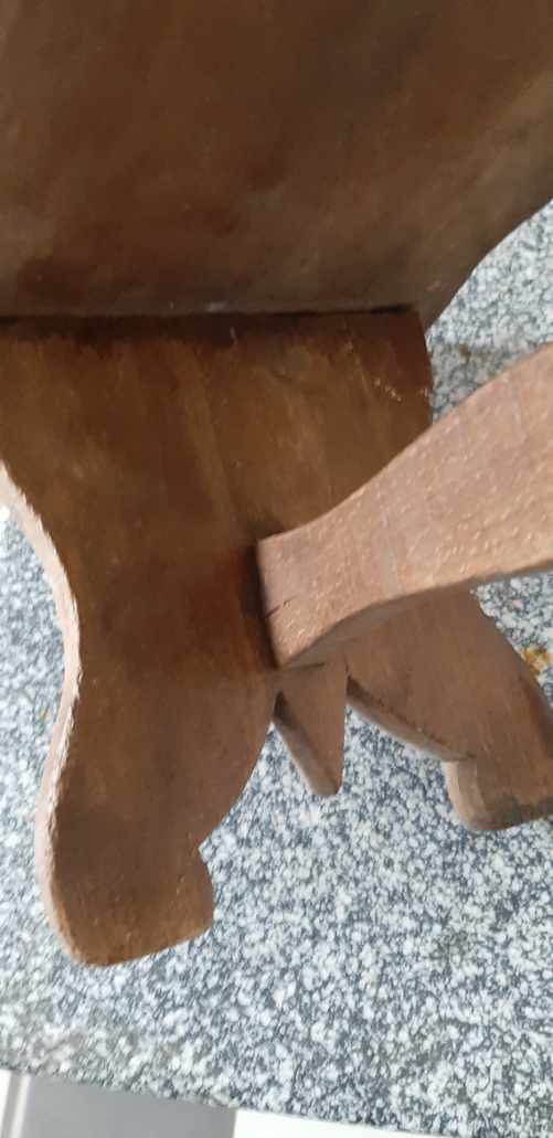 small bench rests feet